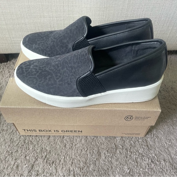 Clarks Layton Petal Slip-On Sneakers - Picture 6 of 12